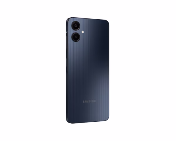 نمای پشت اریب راست گوشی سامسونگ galaxy a06 4g