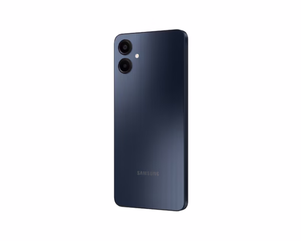 نمای اریب پشت گوشی galaxy a06 4g
